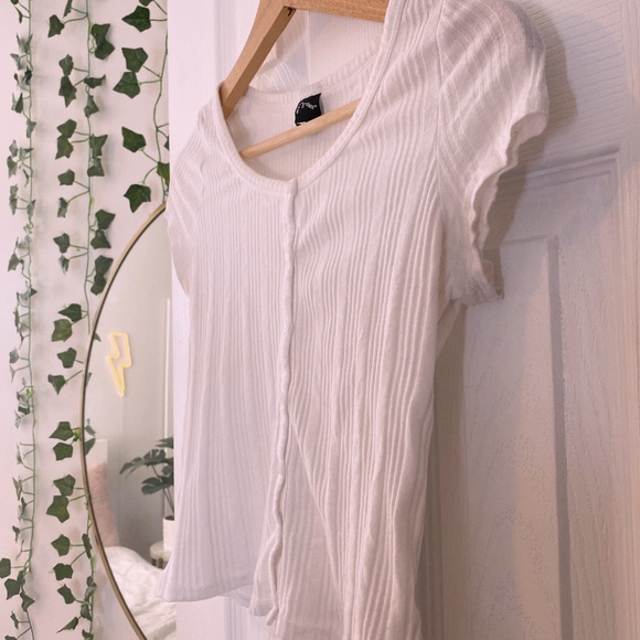 white t-shirt - Picture 1 of 2